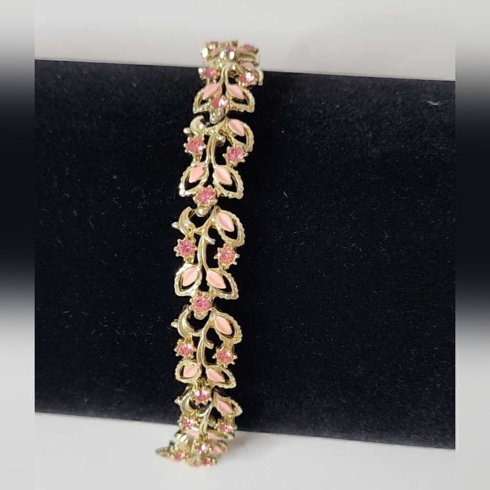 Vintage gold painted flora rhinestone pastel pink bracelet - Picture 3 of 10